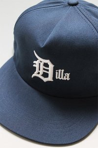 <img class='new_mark_img1' src='https://img.shop-pro.jp/img/new/icons16.gif' style='border:none;display:inline;margin:0px;padding:0px;width:auto;' />Dilla SNAP BACK CAPNVY