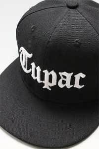<img class='new_mark_img1' src='https://img.shop-pro.jp/img/new/icons16.gif' style='border:none;display:inline;margin:0px;padding:0px;width:auto;' />TUPAC OFFICAL SNAP BACK CAPBLK/WHT