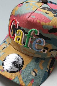 <img class='new_mark_img1' src='https://img.shop-pro.jp/img/new/icons16.gif' style='border:none;display:inline;margin:0px;padding:0px;width:auto;' />CAFE NEWERA TRUCKER HAT COTTON CANDY CAMOCAMO