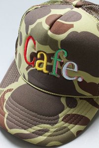 <img class='new_mark_img1' src='https://img.shop-pro.jp/img/new/icons16.gif' style='border:none;display:inline;margin:0px;padding:0px;width:auto;' />CAFE LOGO MESH CAPCAMO