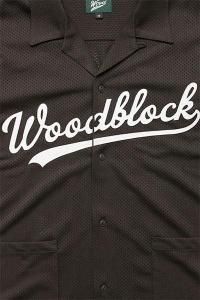 WOODBLOCK SCRIPT LOGO FELT PATCHED S/S OPEN COLLAR 2POCKET MESH SHIRTBRN/WHT