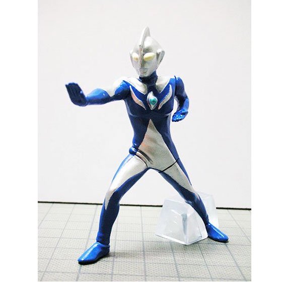 バンダイ　HGヒーローズ　ウルトラマン１～輝く希望、サーガ降臨編～　ウルトラマンコスモス（ノーマル）