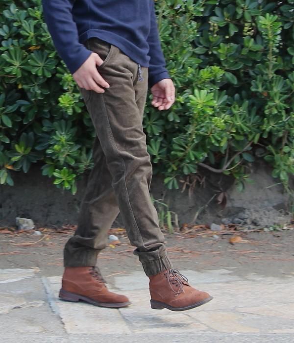 <img class='new_mark_img1' src='https://img.shop-pro.jp/img/new/icons5.gif' style='border:none;display:inline;margin:0px;padding:0px;width:auto;' />STRETCH CORDUROY EASY PANTS