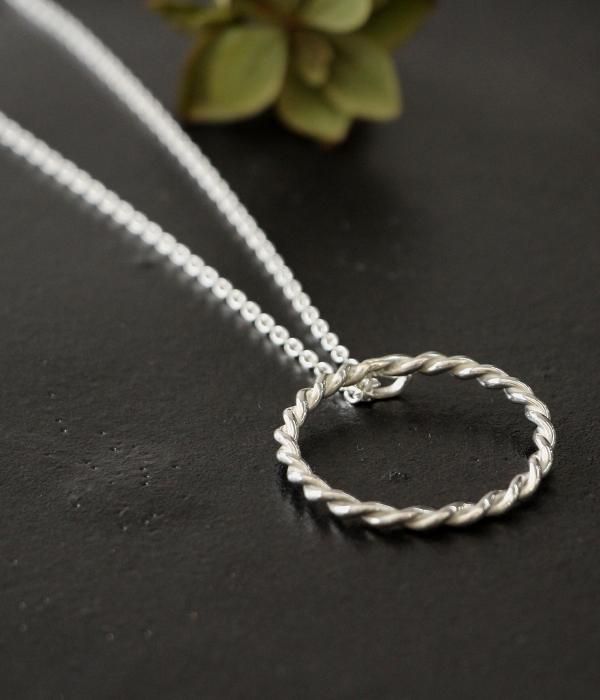 <img class='new_mark_img1' src='https://img.shop-pro.jp/img/new/icons5.gif' style='border:none;display:inline;margin:0px;padding:0px;width:auto;' />【maruco】 maru TWIST NECKLACE