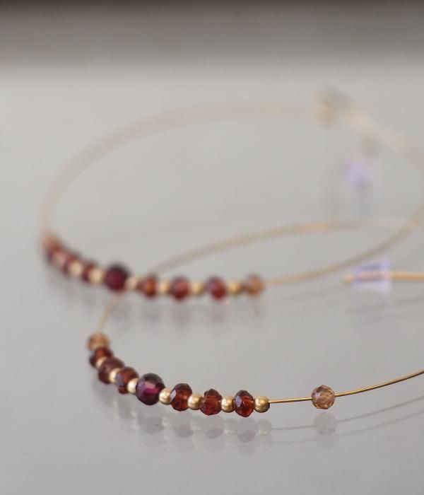 <img class='new_mark_img1' src='https://img.shop-pro.jp/img/new/icons5.gif' style='border:none;display:inline;margin:0px;padding:0px;width:auto;' />【maruco Wire Line】 GARNET PIERCED EARRINGS