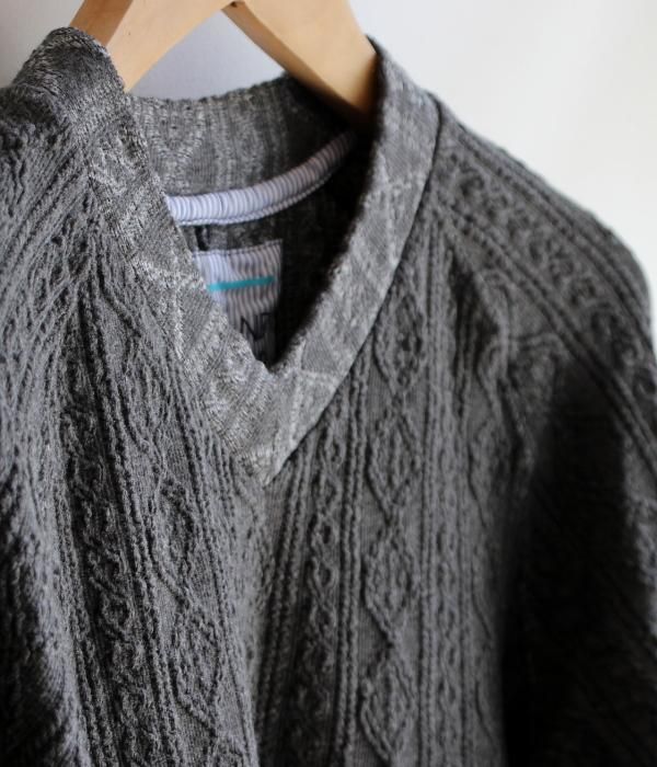 <img class='new_mark_img1' src='https://img.shop-pro.jp/img/new/icons5.gif' style='border:none;display:inline;margin:0px;padding:0px;width:auto;' />JACQUARD V/N PULLOVER