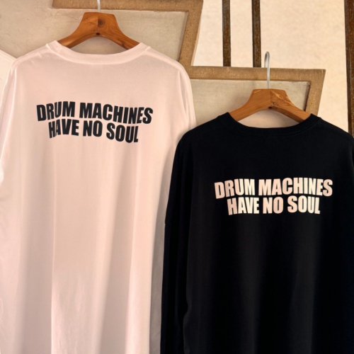 <img class='new_mark_img1' src='https://img.shop-pro.jp/img/new/icons5.gif' style='border:none;display:inline;margin:0px;padding:0px;width:auto;' />mouse on the keys_Akira Kawasaki Long Sleeve T-Shirt