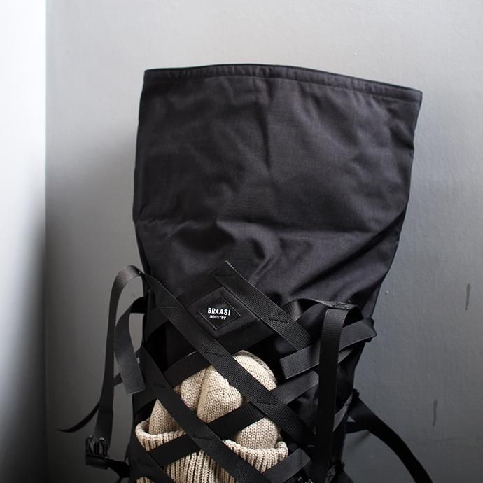 137059002 BRAASI INDUSTRY / WICKER - 28L Black 耐水ロールトップバックパック<img class='new_mark_img2' src='https://img.shop-pro.jp/img/new/icons47.gif' style='border:none;display:inline;margin:0px;padding:0px;width:auto;' /> 02