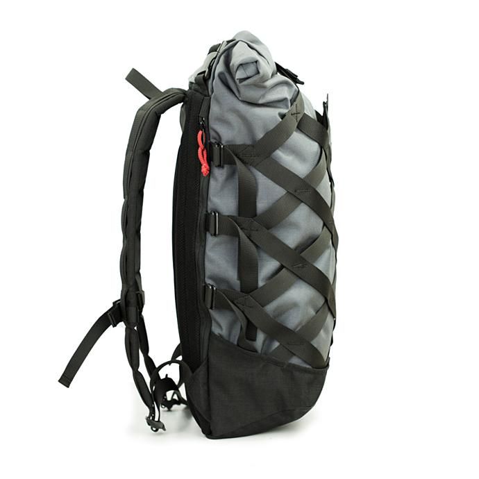 141647680 BRAASI INDUSTRY / WICKER - 28L Grey 耐水ロールトップバックパック 02