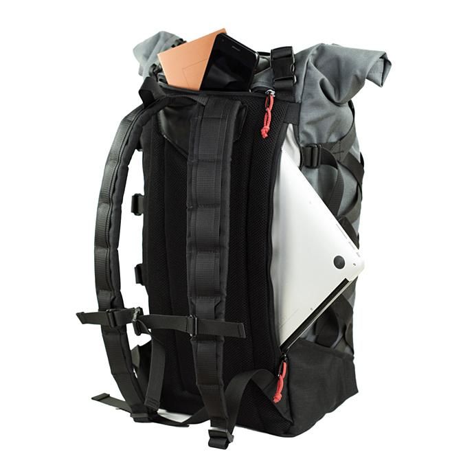 141647680 BRAASI INDUSTRY / WICKER - 28L Grey 耐水ロールトップバックパック 02