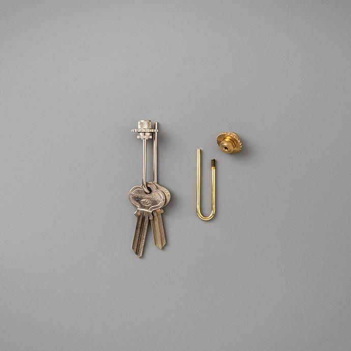 148830837 CANDY DESIGN & WORKS / Hank CHW-07 キーリング - Brass<img class='new_mark_img2' src='https://img.shop-pro.jp/img/new/icons47.gif' style='border:none;display:inline;margin:0px;padding:0px;width:auto;' /> 02
