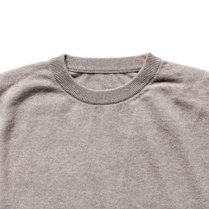 153686222 crepuscule / 2003-009 Cashmere crew - Beige カシミアニットクルーネックプルオーバー ベージュ<img class='new_mark_img2' src='https://img.shop-pro.jp/img/new/icons20.gif' style='border:none;display:inline;margin:0px;padding:0px;width:auto;' /> 02