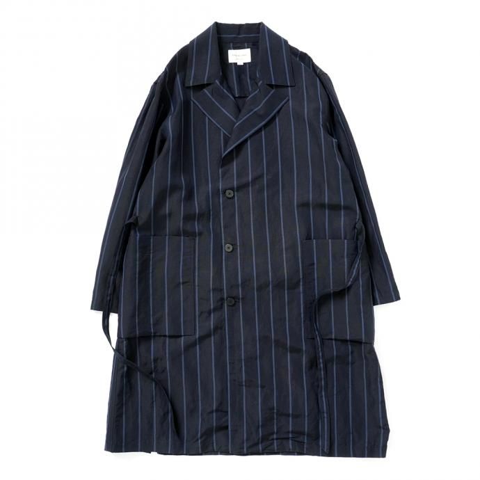 157624328 STILL BY HAND / CO02211 オリジナルストライプ素材 ガウンコート - Navy Stripe<img class='new_mark_img2' src='https://img.shop-pro.jp/img/new/icons47.gif' style='border:none;display:inline;margin:0px;padding:0px;width:auto;' /> 01