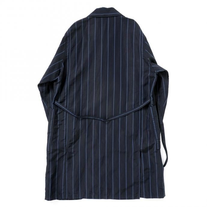 157624328 STILL BY HAND / CO02211 オリジナルストライプ素材 ガウンコート - Navy Stripe<img class='new_mark_img2' src='https://img.shop-pro.jp/img/new/icons47.gif' style='border:none;display:inline;margin:0px;padding:0px;width:auto;' /> 02