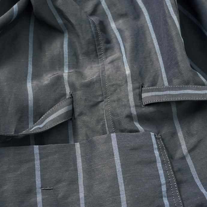 157624328 STILL BY HAND / CO02211 オリジナルストライプ素材 ガウンコート - Navy Stripe<img class='new_mark_img2' src='https://img.shop-pro.jp/img/new/icons47.gif' style='border:none;display:inline;margin:0px;padding:0px;width:auto;' /> 02