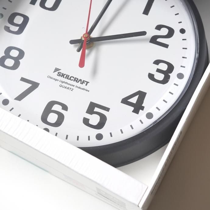 162833285 The Chicago Lighthouse / 9.25 Bold Number Wall Clock ウォールクロック ブラック/ホワイト<img class='new_mark_img2' src='https://img.shop-pro.jp/img/new/icons47.gif' style='border:none;display:inline;margin:0px;padding:0px;width:auto;' /> 02