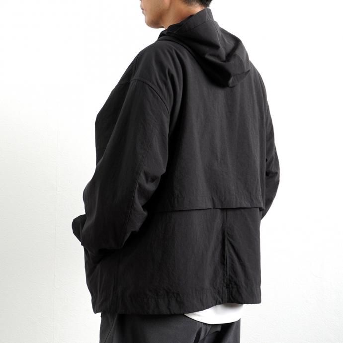 162988102 STILL BY HAND / BL01213 ナイロン フーデッドブルゾン - Ink Black<img class='new_mark_img2' src='https://img.shop-pro.jp/img/new/icons47.gif' style='border:none;display:inline;margin:0px;padding:0px;width:auto;' /> 02