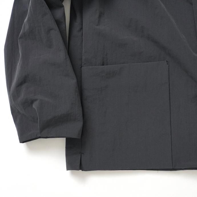 162988409 STILL BY HAND / BL02213 塩縮ナイロン カバーオールジャケット - Ink Black<img class='new_mark_img2' src='https://img.shop-pro.jp/img/new/icons47.gif' style='border:none;display:inline;margin:0px;padding:0px;width:auto;' /> 02