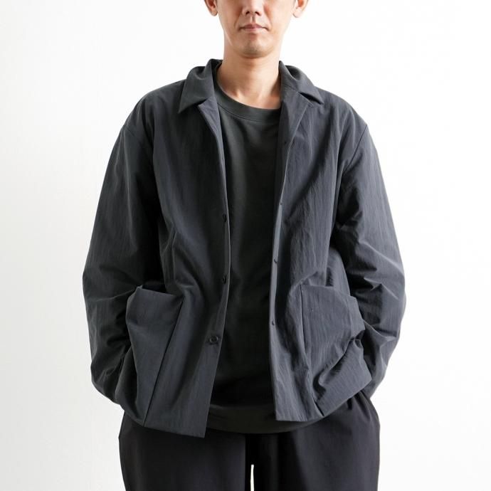 162988409 STILL BY HAND / BL02213 塩縮ナイロン カバーオールジャケット - Ink Black<img class='new_mark_img2' src='https://img.shop-pro.jp/img/new/icons47.gif' style='border:none;display:inline;margin:0px;padding:0px;width:auto;' /> 02