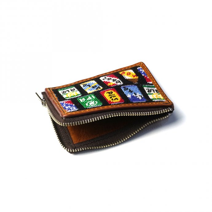 165560619 DG THE DRY GOODS / Needlepoint L-Shaped Zip Card Wallet - Beer Cans åץå ӡ<img class='new_mark_img2' src='https://img.shop-pro.jp/img/new/icons47.gif' style='border:none;display:inline;margin:0px;padding:0px;width:auto;' /> 02