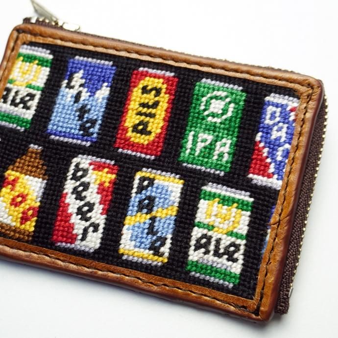 165560619 DG THE DRY GOODS / Needlepoint L-Shaped Zip Card Wallet - Beer Cans åץå ӡ<img class='new_mark_img2' src='https://img.shop-pro.jp/img/new/icons47.gif' style='border:none;display:inline;margin:0px;padding:0px;width:auto;' /> 02