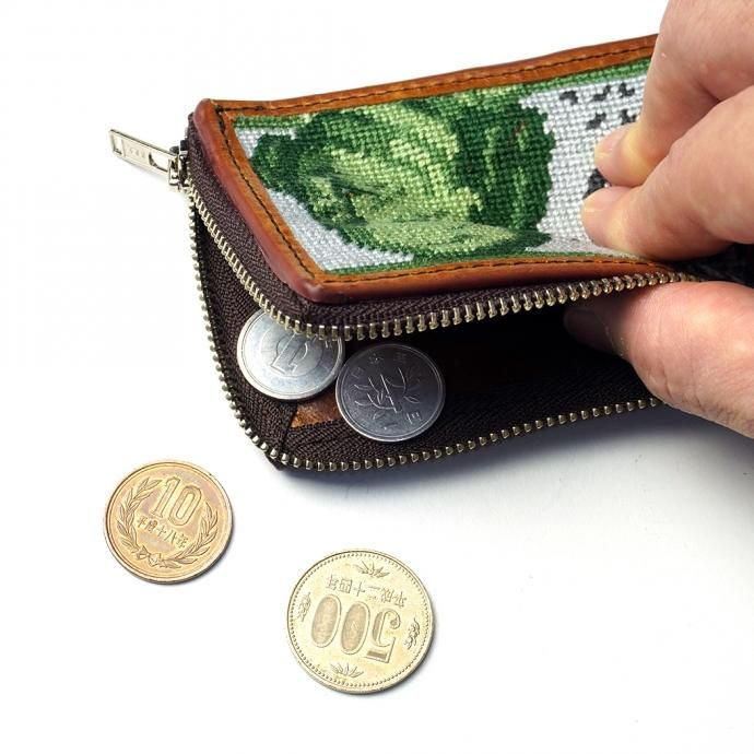 165560886 DG THE DRY GOODS / Needlepoint L-Shaped Zip Card Wallet - Dancing Bears ジップウォレット クマ<img class='new_mark_img2' src='https://img.shop-pro.jp/img/new/icons47.gif' style='border:none;display:inline;margin:0px;padding:0px;width:auto;' /> 02