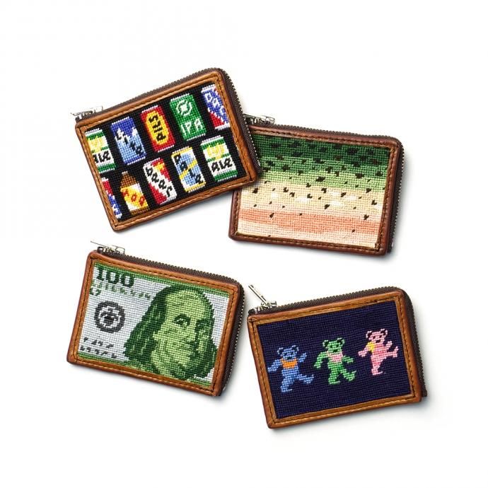 165560886 DG THE DRY GOODS / Needlepoint L-Shaped Zip Card Wallet - Dancing Bears ジップウォレット クマ<img class='new_mark_img2' src='https://img.shop-pro.jp/img/new/icons47.gif' style='border:none;display:inline;margin:0px;padding:0px;width:auto;' /> 02