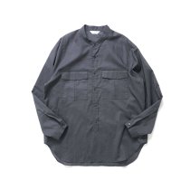 STILL BY HAND / SH03222 リネン混バンドカラーシャツ - Charcoal<img class='new_mark_img2' src='https://img.shop-pro.jp/img/new/icons47.gif' style='border:none;display:inline;margin:0px;padding:0px;width:auto;' />