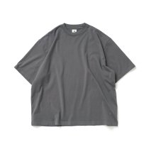 blurhms ROOTSTOCK / Classic Tee S/S BIG - DarkGrey コットンビッグTシャツ bROOTS23S26<img class='new_mark_img2' src='https://img.shop-pro.jp/img/new/icons47.gif' style='border:none;display:inline;margin:0px;padding:0px;width:auto;' />