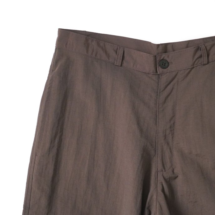 SMOKE T ONE / SHELLED NYLON TROUSERS - Brown スモークトーン