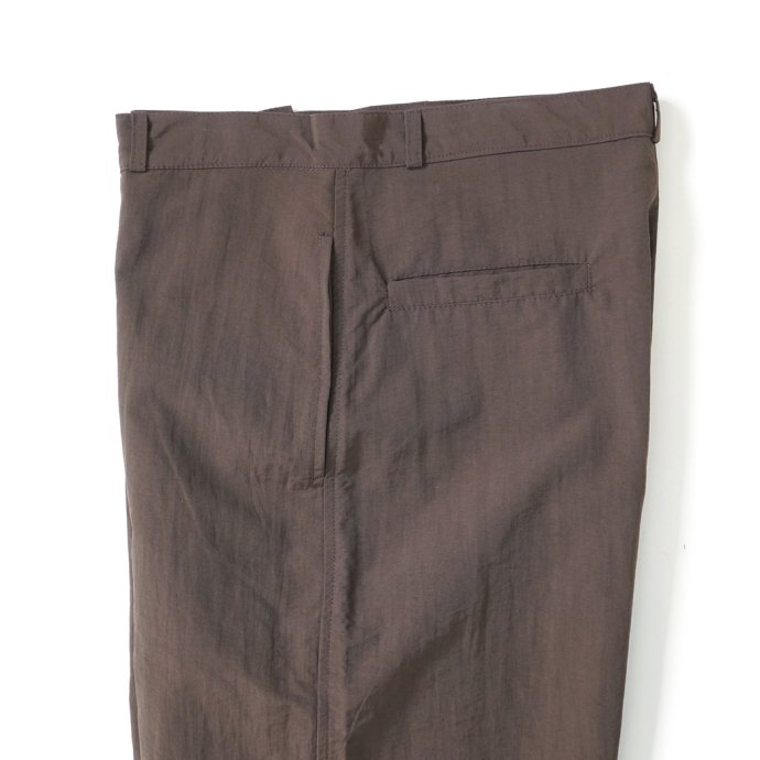 SMOKE T ONE / SHELLED NYLON TROUSERS - Brown スモークトーン