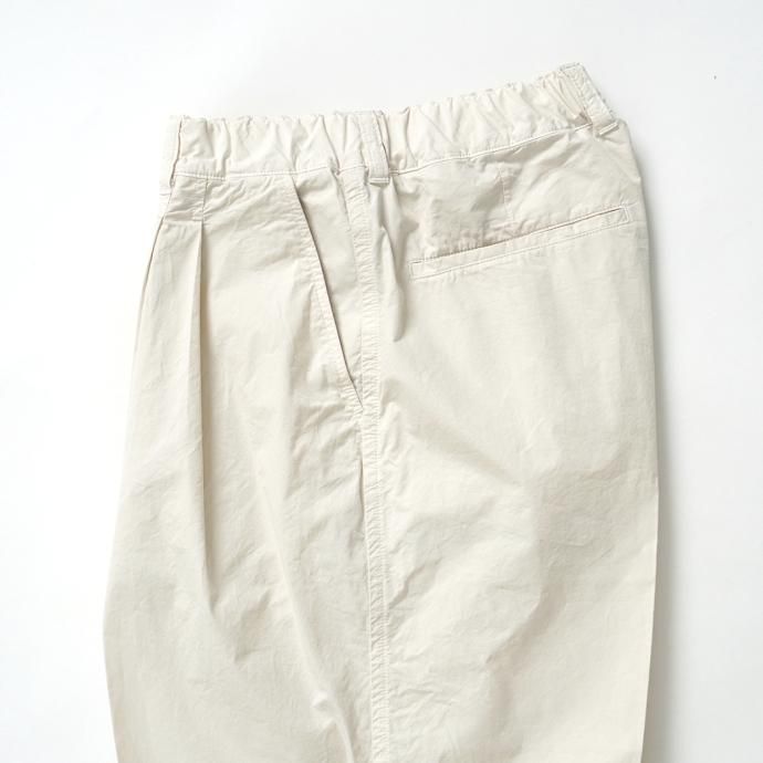 173500204 STILL BY HAND / PT02231 - IVORY 製品染め2タックパンツ 02