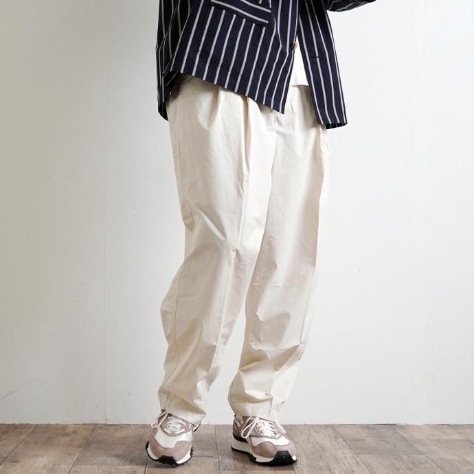 173500204 STILL BY HAND / PT02231 - IVORY 製品染め2タックパンツ 02