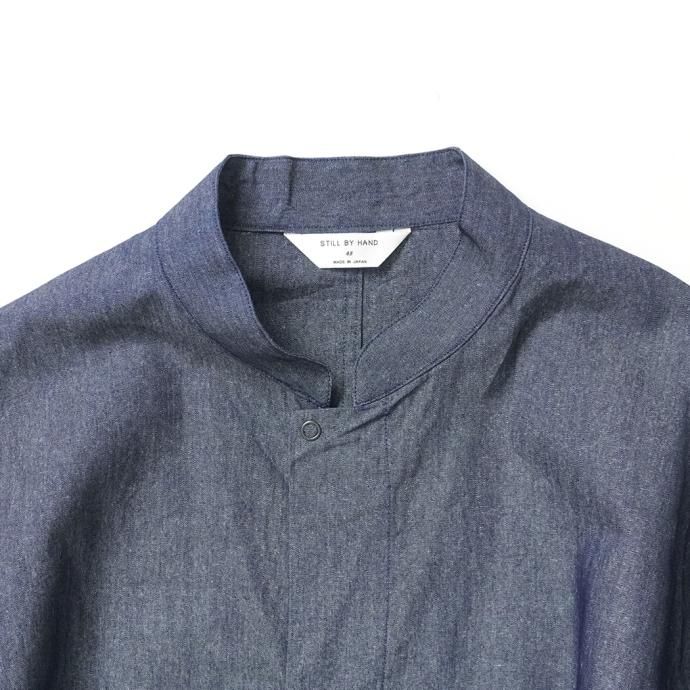 173501223 STILL BY HAND / BL06231 - INDIGO BLUE ペーパーシャンブレー スタンドカラージャケット 02