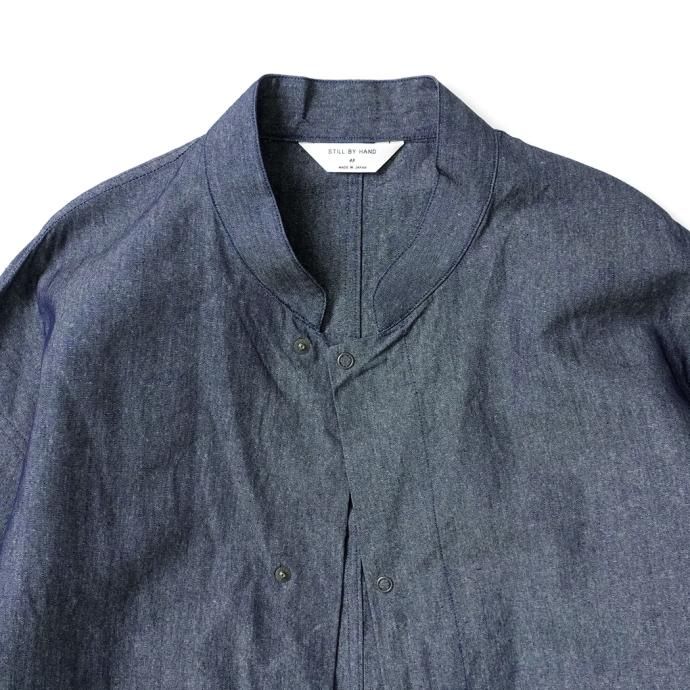 173501223 STILL BY HAND / BL06231 - INDIGO BLUE ペーパーシャンブレー スタンドカラージャケット 02