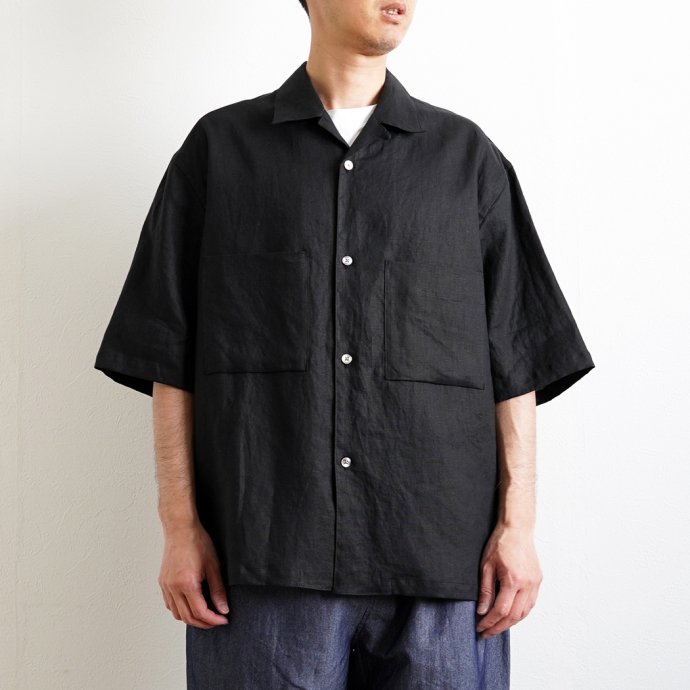 STILL BY HAND / SH06232 - BLACK リネン オープンカラー半袖シャツ