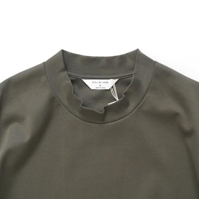 174485179 STILL BY HAND / CS02232 - KHAKI スタンドカラーTシャツ 02
