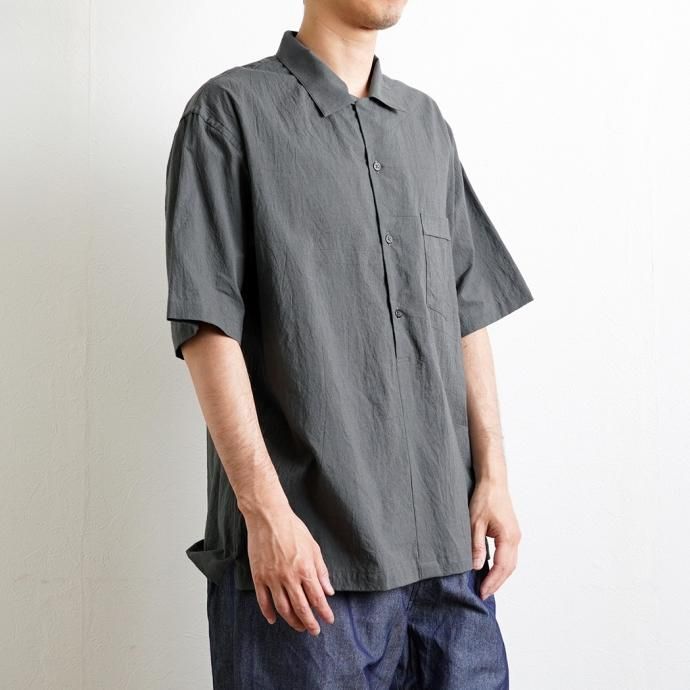 174486178 STILL BY HAND / SH01232 - CHARCOAL プルオーバー オープンカラー半袖シャツ 02
