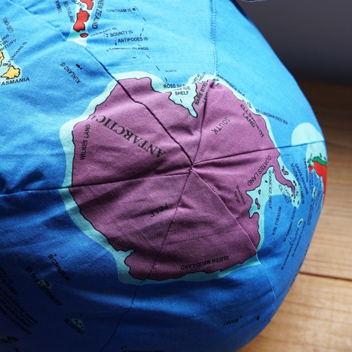 176992520 PAPERSKY Cushion Globe ペーパースカイ 地球儀クッション<img class='new_mark_img2' src='https://img.shop-pro.jp/img/new/icons47.gif' style='border:none;display:inline;margin:0px;padding:0px;width:auto;' /> 02