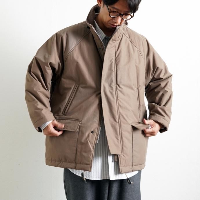177320710 STILL BY HAND / CO02233 - CAMEL シンサレートパデッド ナイロンハーフコート 02