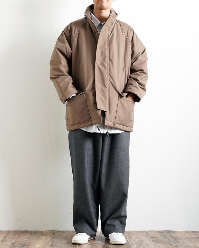 177320710 STILL BY HAND / CO02233 - CAMEL シンサレートパデッド ナイロンハーフコート 02