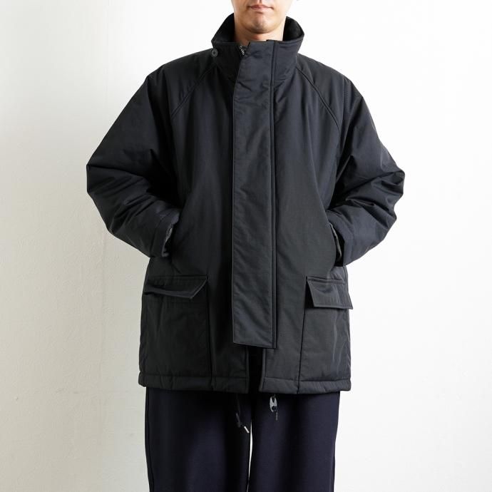 177320729 STILL BY HAND / CO02233 - BLACK シンサレートパデッド ナイロンハーフコート<img class='new_mark_img2' src='https://img.shop-pro.jp/img/new/icons47.gif' style='border:none;display:inline;margin:0px;padding:0px;width:auto;' /> 02