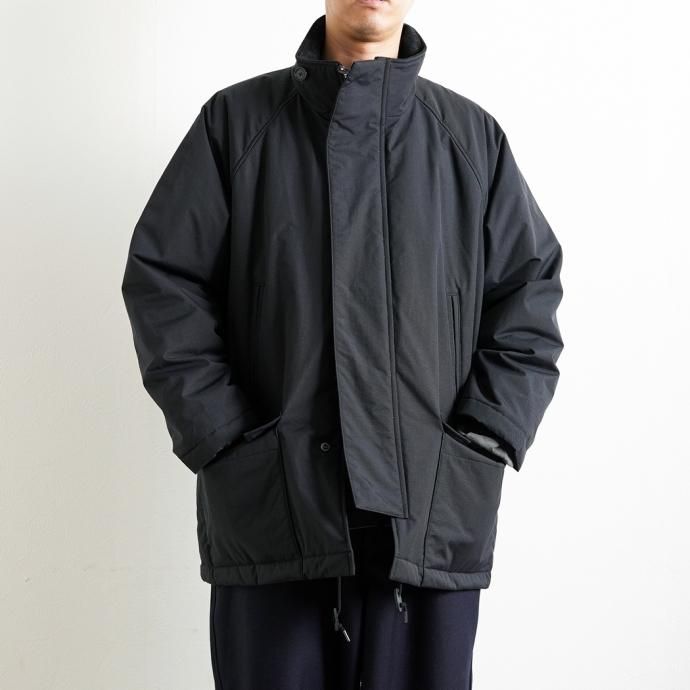 177320729 STILL BY HAND / CO02233 - BLACK シンサレートパデッド ナイロンハーフコート<img class='new_mark_img2' src='https://img.shop-pro.jp/img/new/icons47.gif' style='border:none;display:inline;margin:0px;padding:0px;width:auto;' /> 02