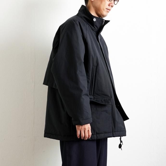 177320729 STILL BY HAND / CO02233 - BLACK シンサレートパデッド ナイロンハーフコート<img class='new_mark_img2' src='https://img.shop-pro.jp/img/new/icons47.gif' style='border:none;display:inline;margin:0px;padding:0px;width:auto;' /> 02
