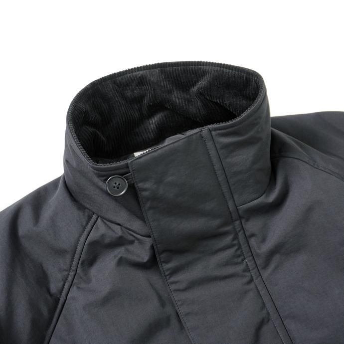 177320729 STILL BY HAND / CO02233 - BLACK シンサレートパデッド ナイロンハーフコート<img class='new_mark_img2' src='https://img.shop-pro.jp/img/new/icons47.gif' style='border:none;display:inline;margin:0px;padding:0px;width:auto;' /> 02