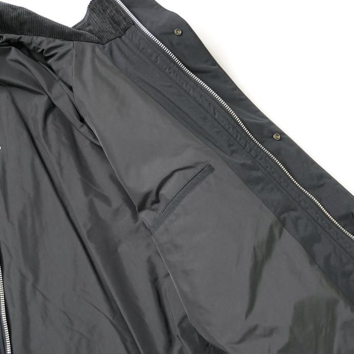 177320729 STILL BY HAND / CO02233 - BLACK シンサレートパデッド ナイロンハーフコート<img class='new_mark_img2' src='https://img.shop-pro.jp/img/new/icons47.gif' style='border:none;display:inline;margin:0px;padding:0px;width:auto;' /> 02