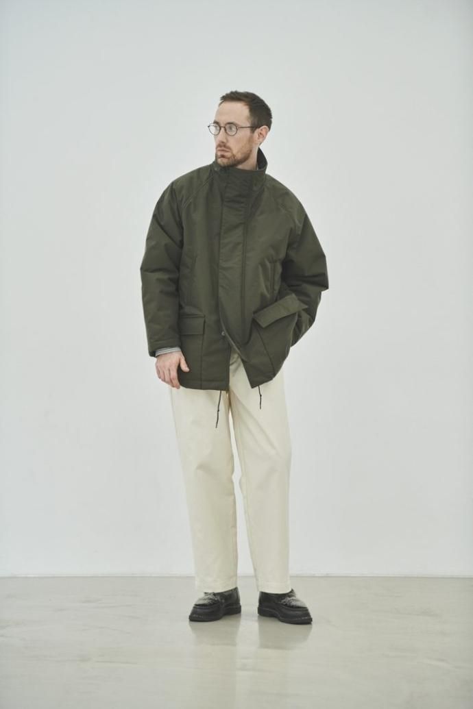 177320729 STILL BY HAND / CO02233 - BLACK シンサレートパデッド ナイロンハーフコート<img class='new_mark_img2' src='https://img.shop-pro.jp/img/new/icons47.gif' style='border:none;display:inline;margin:0px;padding:0px;width:auto;' /> 02