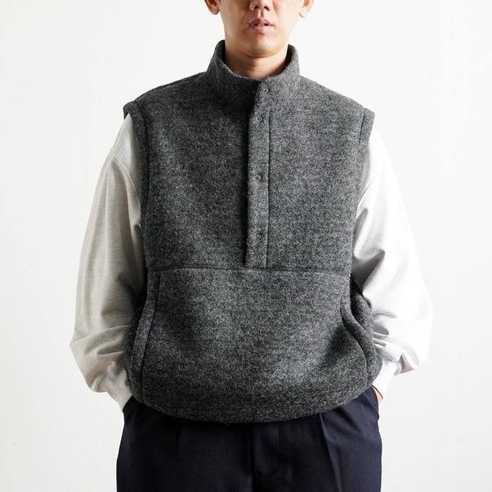 177736136 STILL BY HAND / VE02234 - CHARCOAL ウールパイル プルオーバーベスト 02