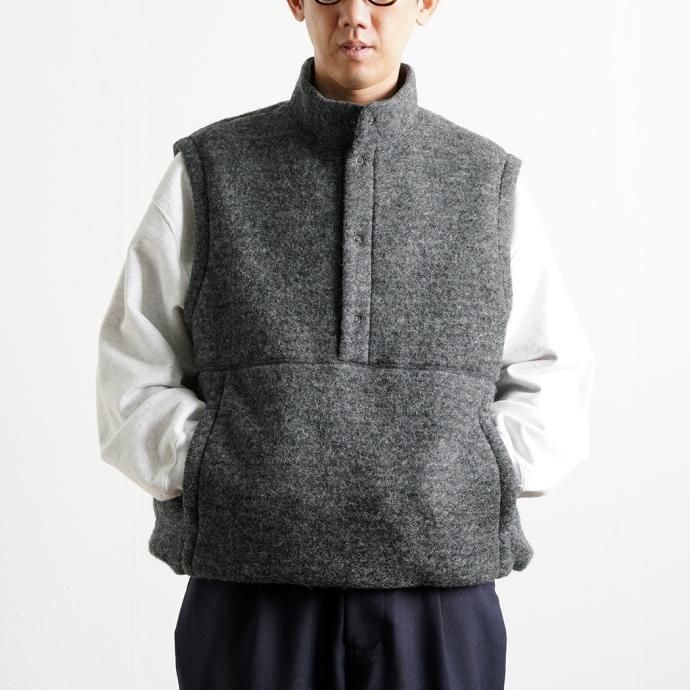 177736136 STILL BY HAND / VE02234 - CHARCOAL ウールパイル プルオーバーベスト 02