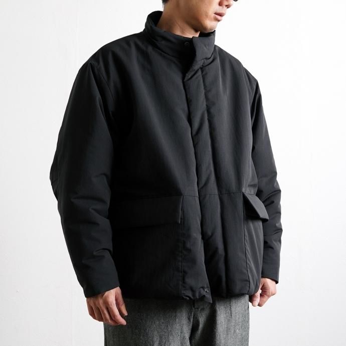 177970016 STILL BY HAND / BL04234 - INK BLACK シンサレート パデッドブルゾン 02